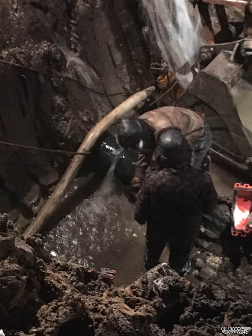 管修公司緊急搶修舊堡東礦DN300供水管線(xiàn)