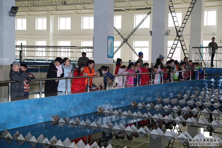 北方晨報(bào)小記者團(tuán)參觀達(dá)道灣污水處理廠和老虎山凈水廠