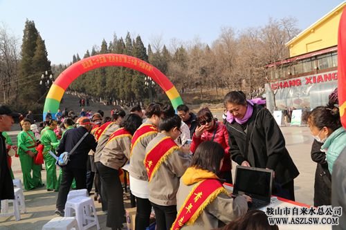 水務(wù)集團(tuán)攜“水寶寶”參加鞍山市水利局舉辦的“世界水日”宣傳活動(dòng) 