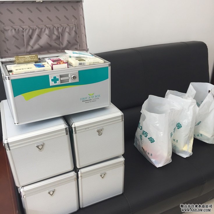 小小醫(yī)藥箱 關(guān)愛職工情