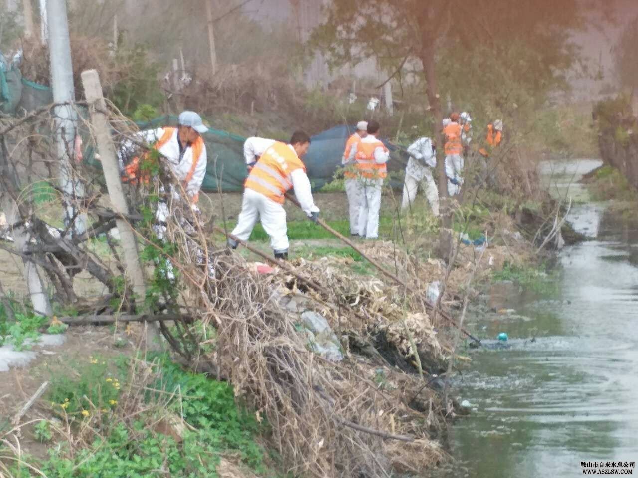對勞動路等吐口明溝清淤　確保安全渡汛