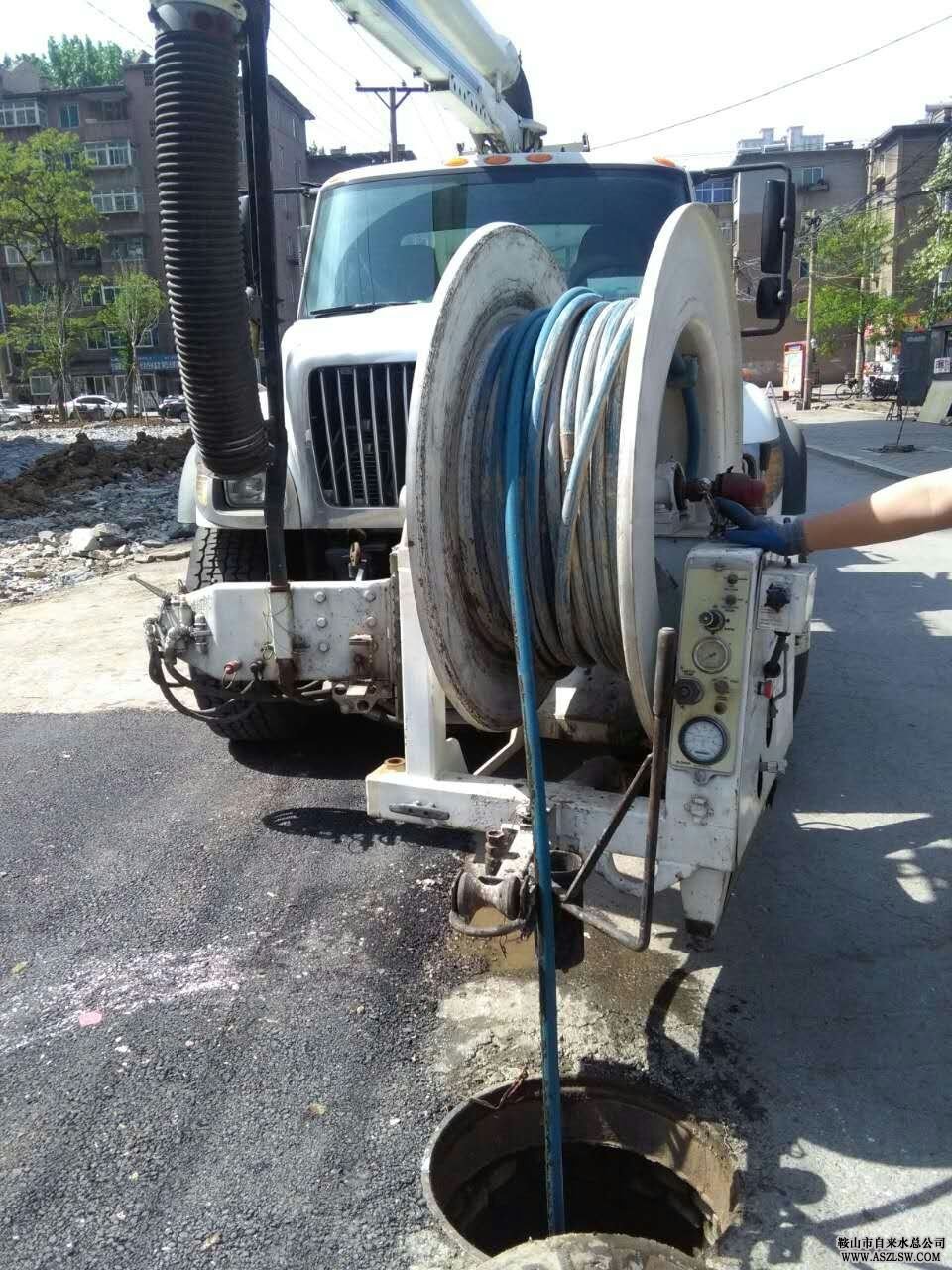 水務集團排水鐵東公司拉管式疏通進行時