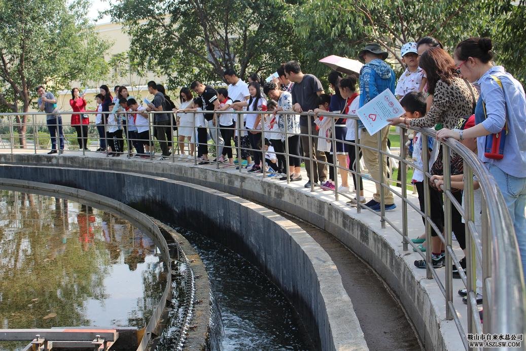 團(tuán)市委組織創(chuàng)城小志愿者參觀水務(wù)集團(tuán)達(dá)道灣污水處理廠 