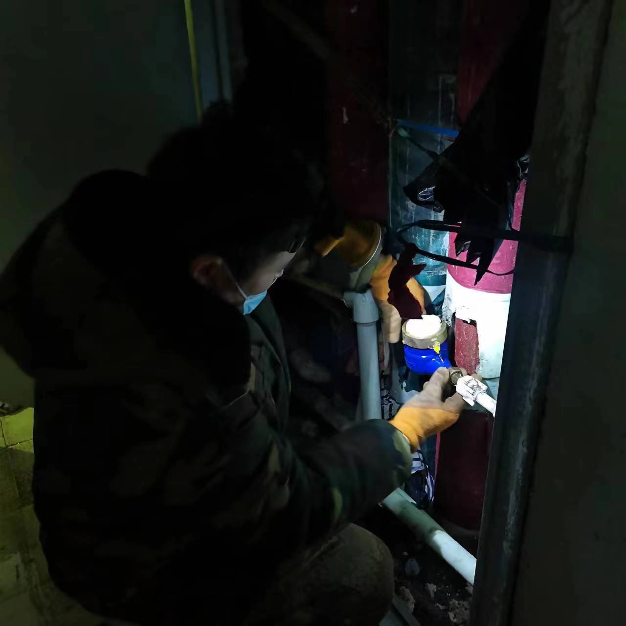 無懼嚴寒 堅守崗位 水務集團全力做好防凍保障供水工作