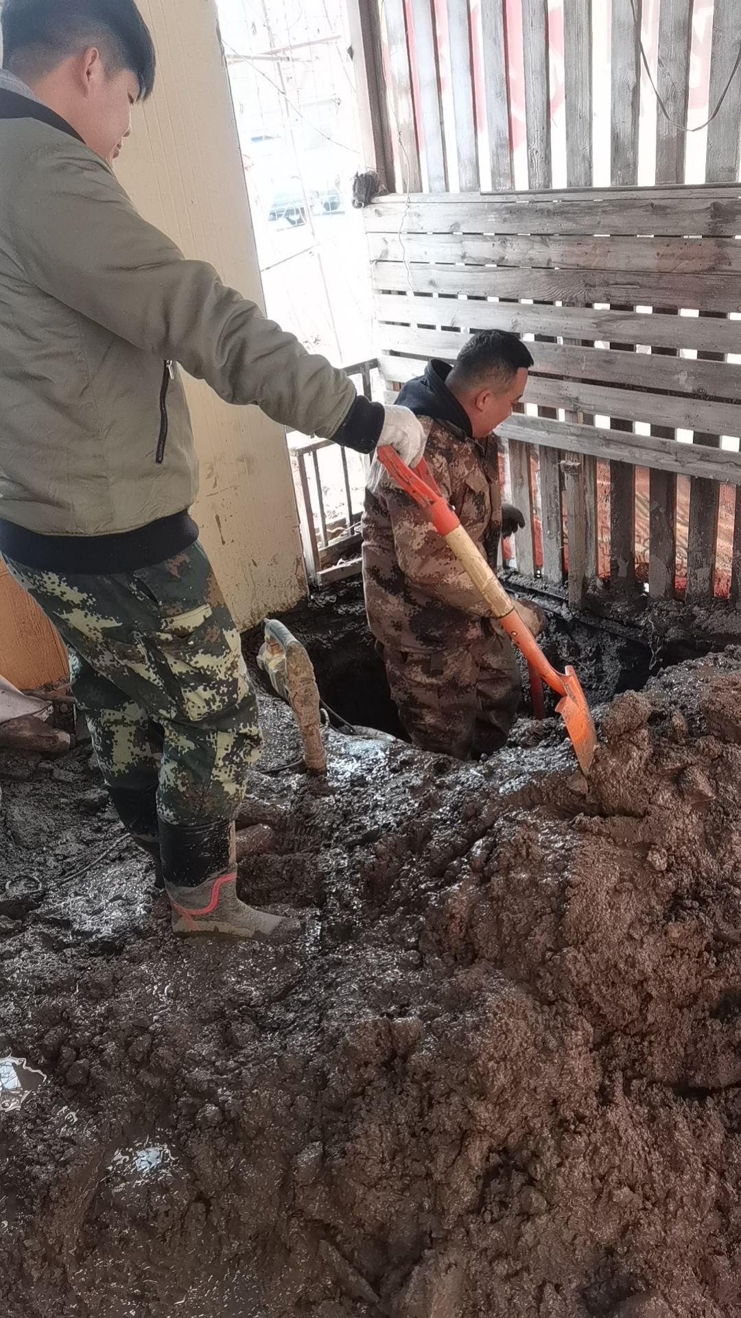 攻堅(jiān)克難查漏點(diǎn) 及時(shí)搶修降差忙