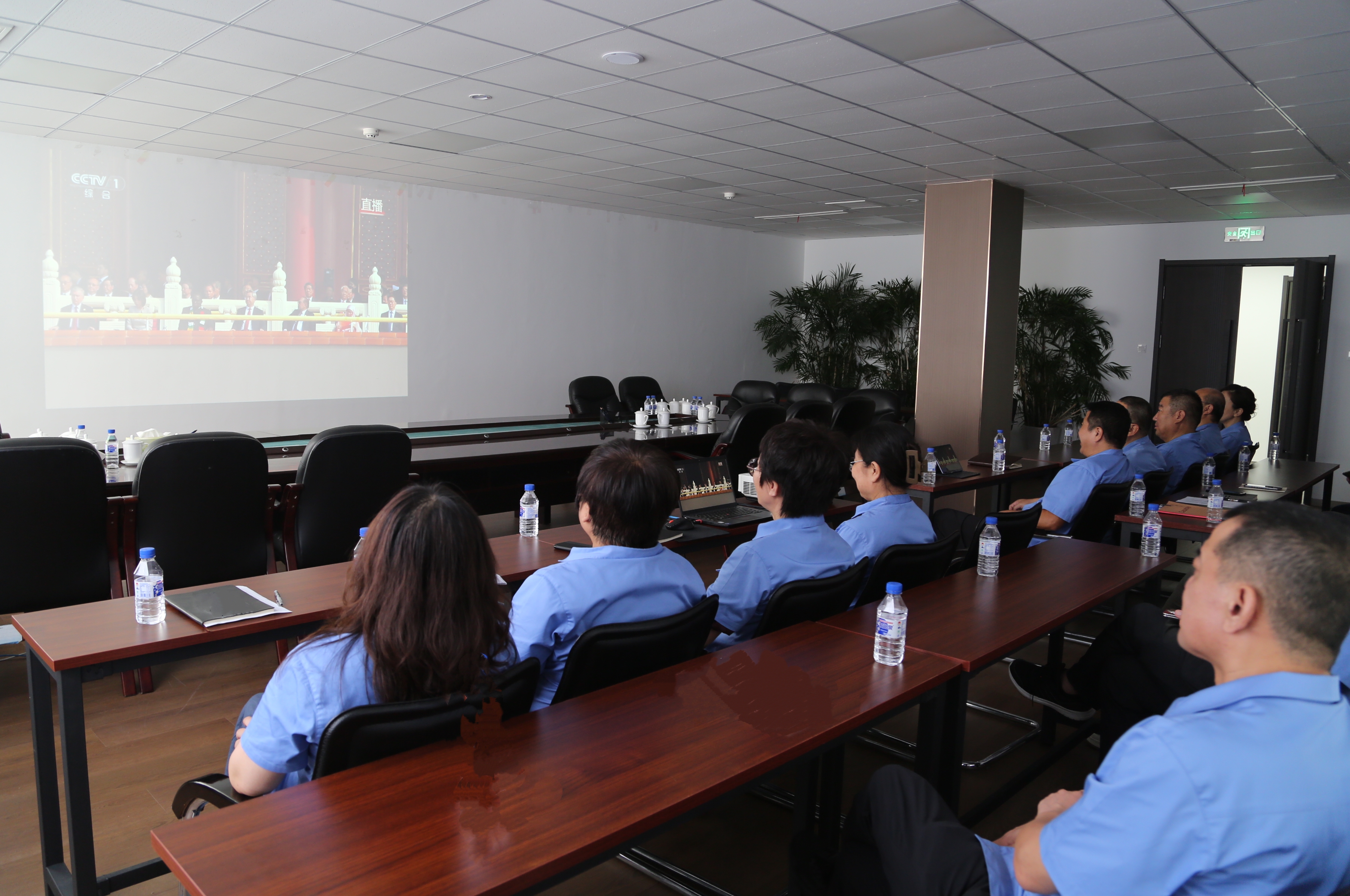 弘揚愛國情懷  凝聚奮進力量 ——水務(wù)集團各級黨組織集中觀看九三閱兵儀式