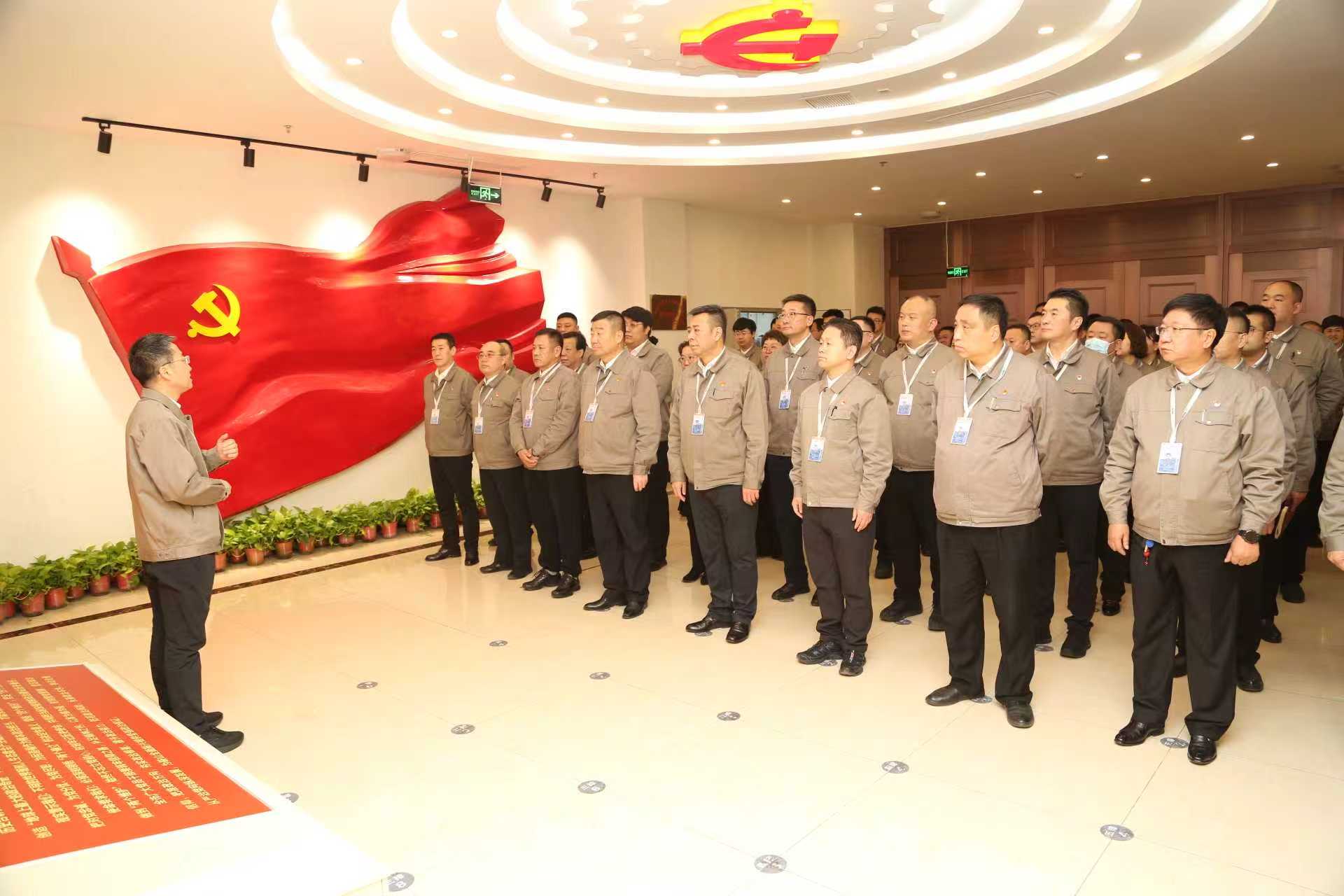 以警示強信念 以廉潔踐初心——集團紀(jì)委組織新任中層干部赴市政治性警示教育館參觀學(xué)習(xí)